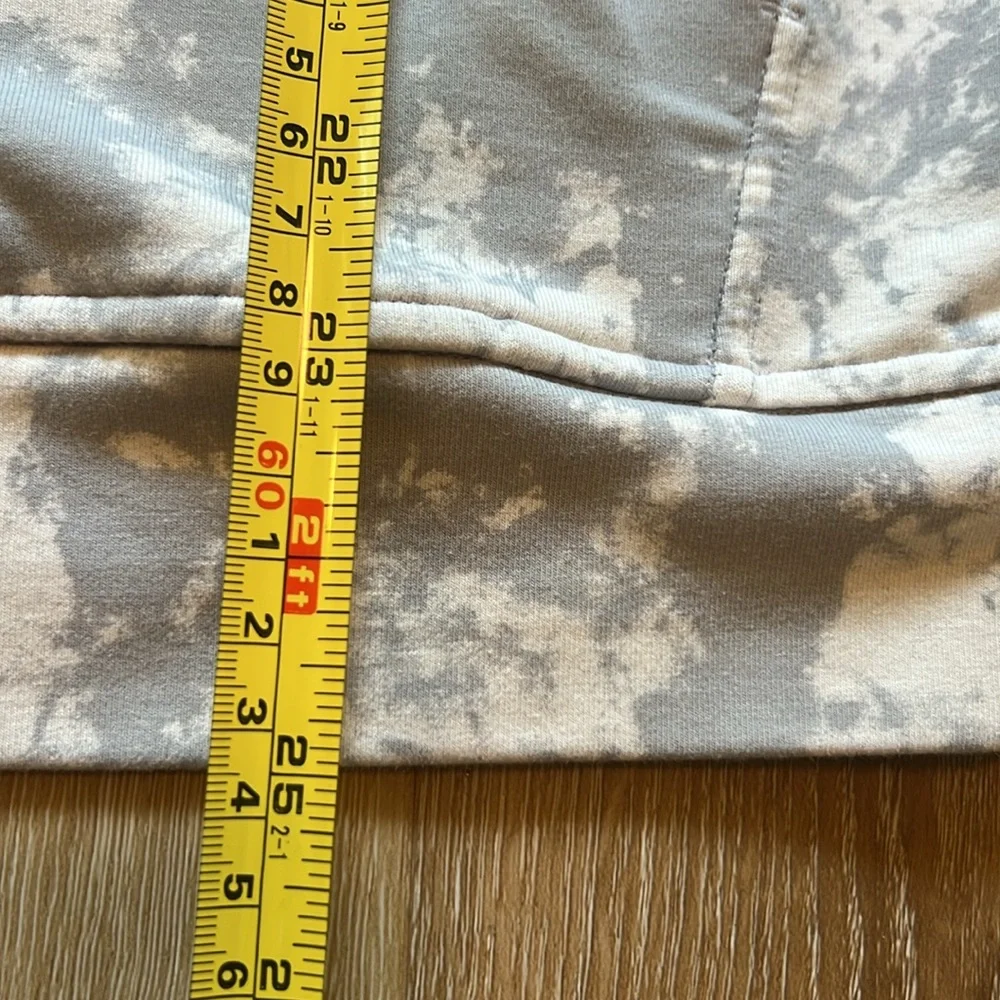 Men's Lululemon Gray and Cream Tie-Dye Hoodie Size Medium
